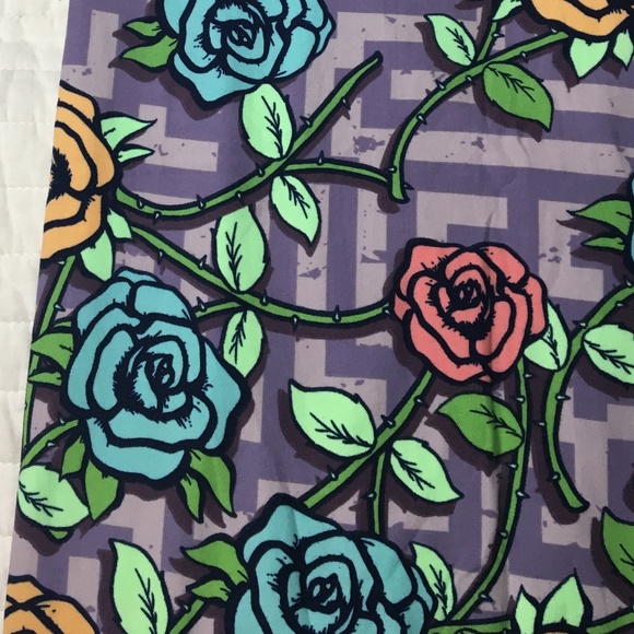 15% off 2 or more - TC Roses Leggings - Picture 2 of 4